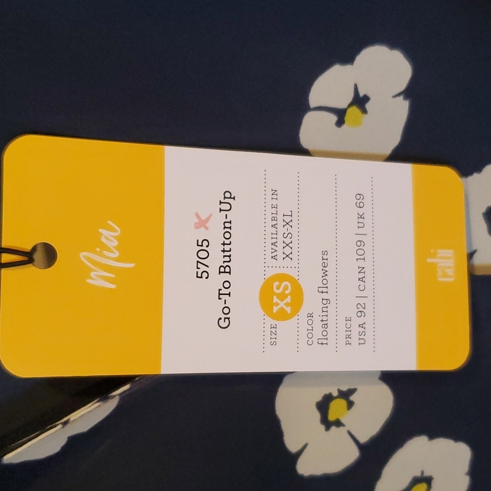 Cabi Go-To Button Up - Picture 2 of 4